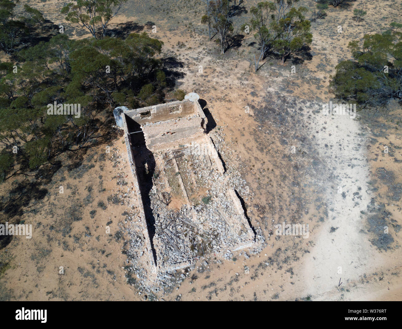 Vue aérienne de ferme en pierre abandonnée construite par les pionniers de l'arrondissement près de Kyancutta Eyre péninsule Sud de l'Australie Banque D'Images