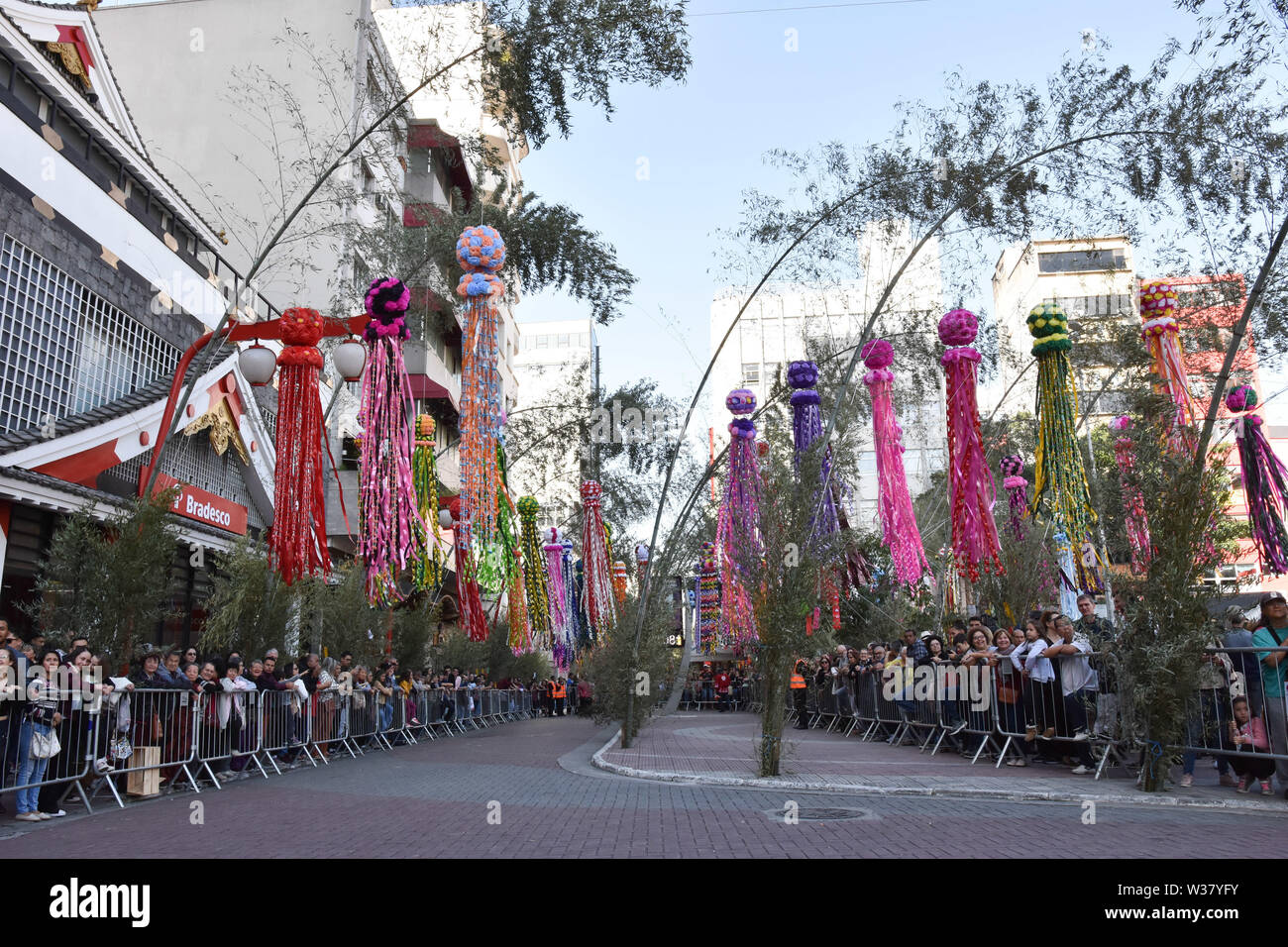 Sao Paulo, Brésil. Le 13 juillet, 2019.SÃO PAULO, SP - 13.07.2019 : Tanabata Matsuri FESTIVAL DAS ÉTOILES - Festival Tanabata Matsuri japonais ou le Festival des étoiles, ce samedi (13) dans le quartier de Liberdade à São Paulo. (Photo : Roberto Casimiro/Fotoarena) Crédit : Foto Arena LTDA/Alamy Live News Banque D'Images