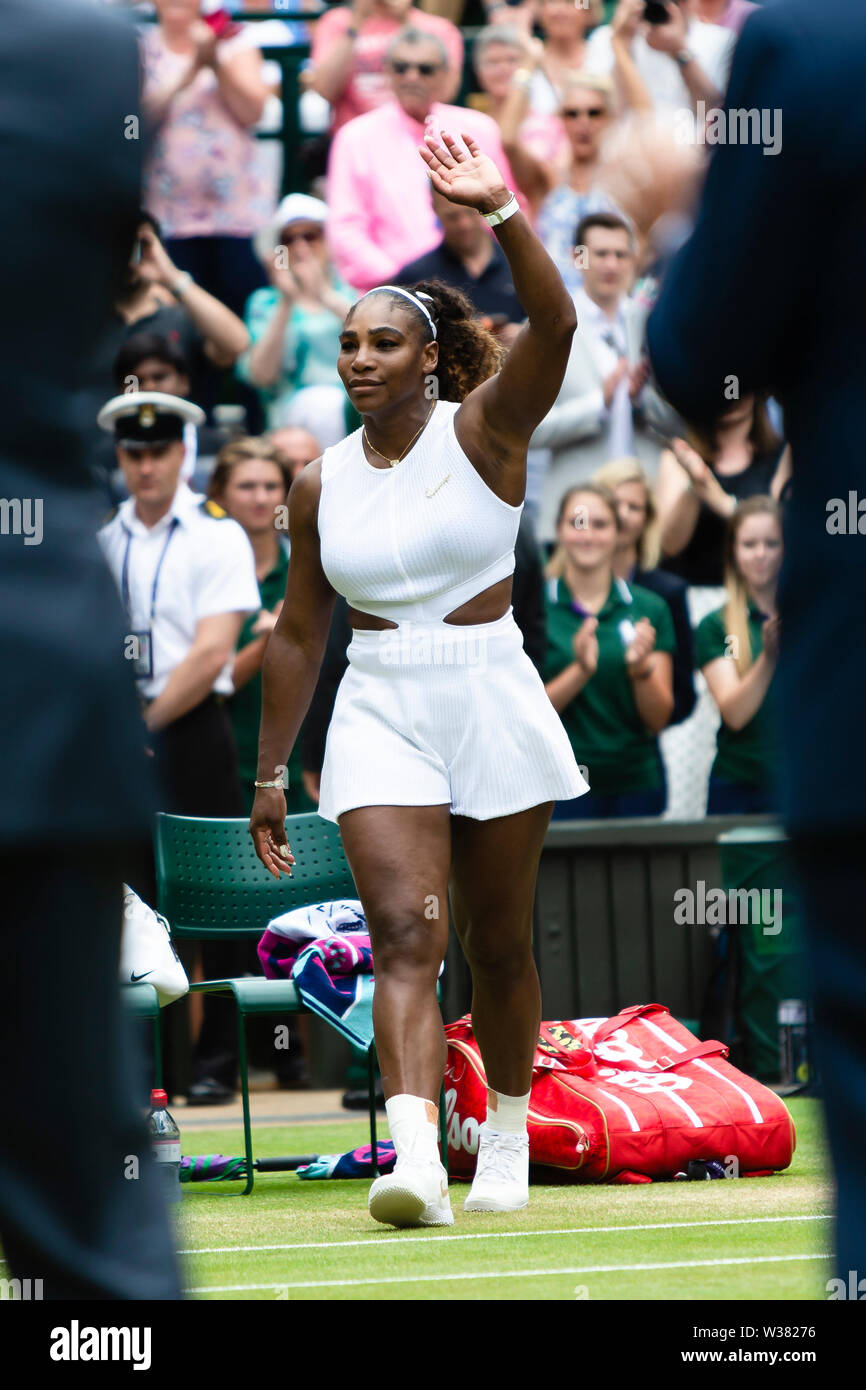 Londres, Royaume-Uni, 13 juillet 2019 : Serena Williams vagues après le la finale des femmes au jour 12 au tennis de Wimbledon 2019 au All England Lawn Tennis et croquet Club à Londres. Crédit : Frank Molter/Alamy live news Banque D'Images