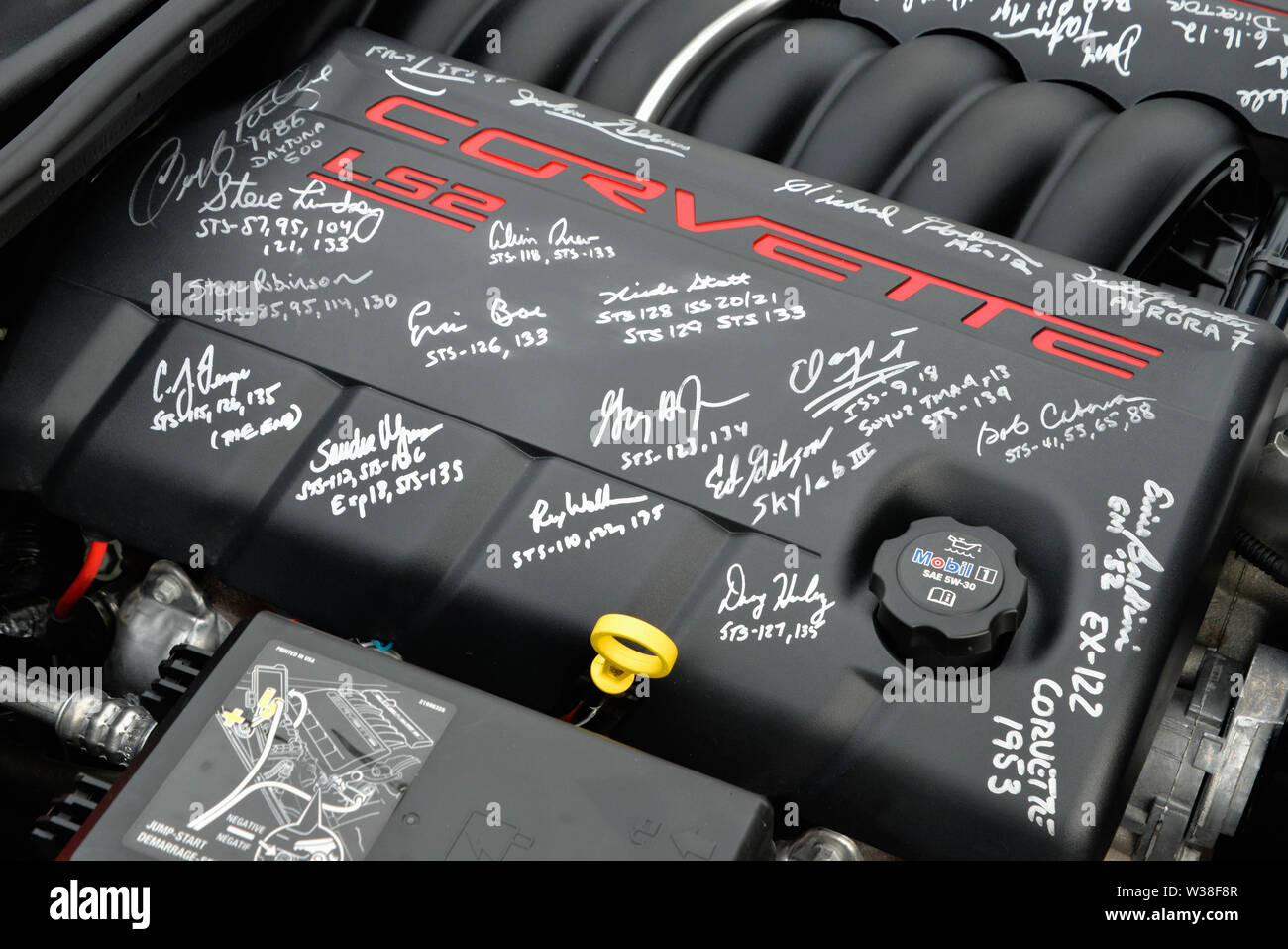 Cocoa Beach, Floride, USA. 13 juillet, 2019. Voir nos héros comme ils rouler à travers la ville de Cocoa Beach in convertible Corvette et découvrir l'avenir de la technologie et l'innovation dans l'ensemble de l'industrie spatiale ! L'ancien astronaute d'Apollo 15 Al Worden avec les astronautes de la navette spatiale de recréer l'historique "parade Corvette astronaute des années 60." Crédit photo : Julian Poireau/Alamy Live News Banque D'Images