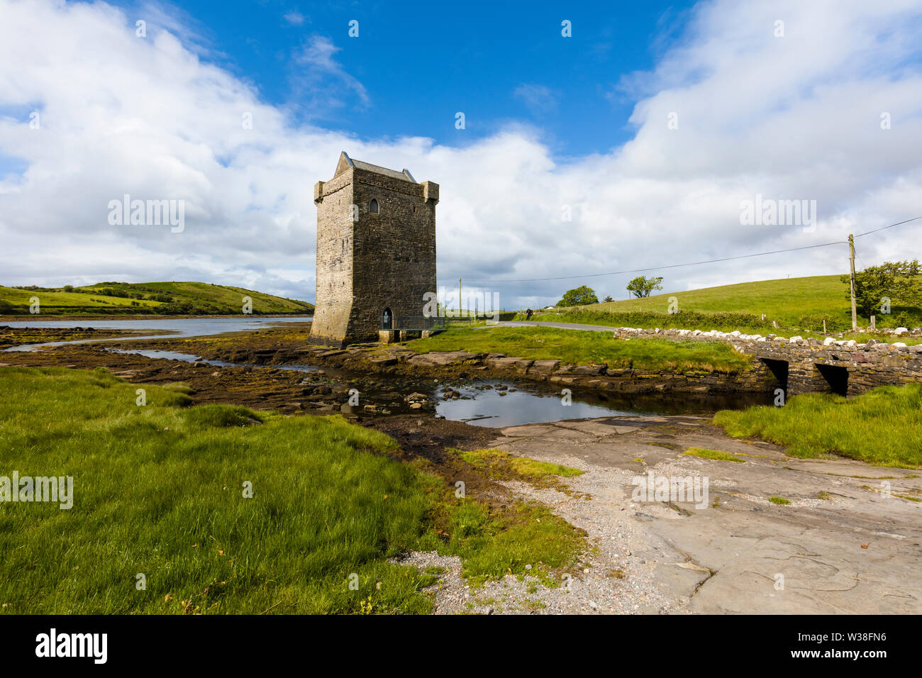 Château de Rockfleet, ou Carrickahowley château une maison-tour de Grace O'Malley la reine des pirates près de Newport, dans le comté de Mayo, Irlande Banque D'Images