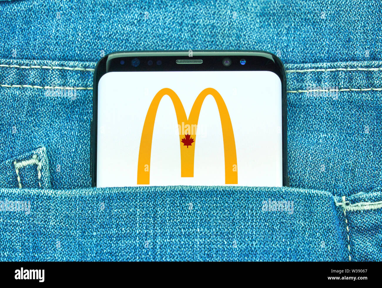 Montréal, Canada - le 23 décembre 2018 : MCDONALD'S app android sur Samsung S8 écran. McDonald's est une entreprise de restauration rapide américaine exploité par Richard et Banque D'Images