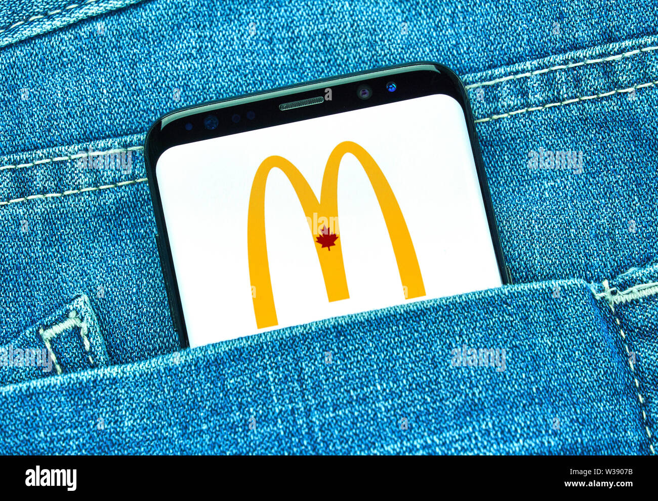 Montréal, Canada - le 23 décembre 2018 : MCDONALD'S app android sur Samsung S8 écran. McDonald's est une entreprise de restauration rapide américaine exploité par Richard et Banque D'Images
