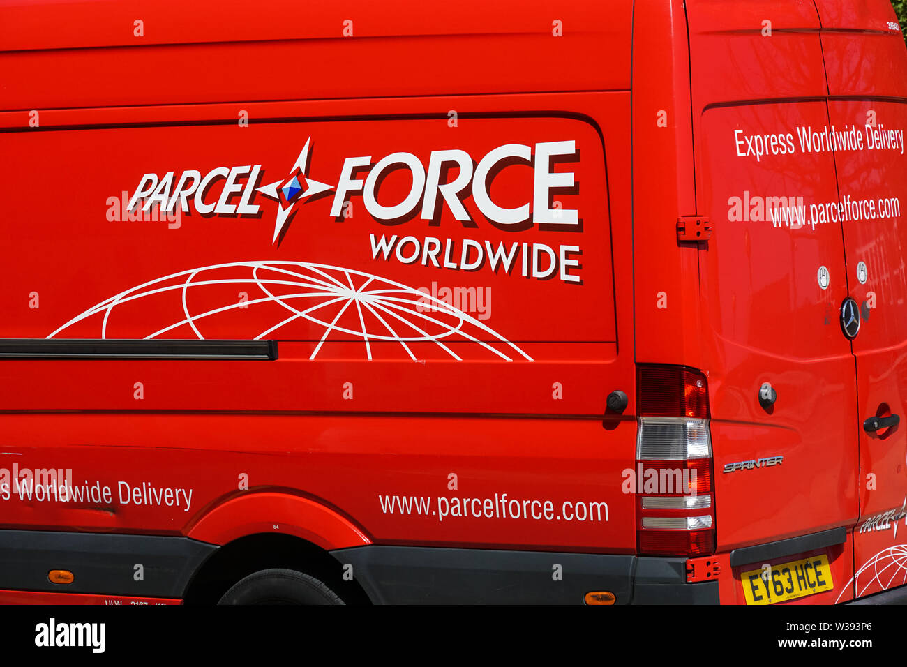 Camion de livraison de colis vigueur, Londres Angleterre Royaume-Uni UK Banque D'Images