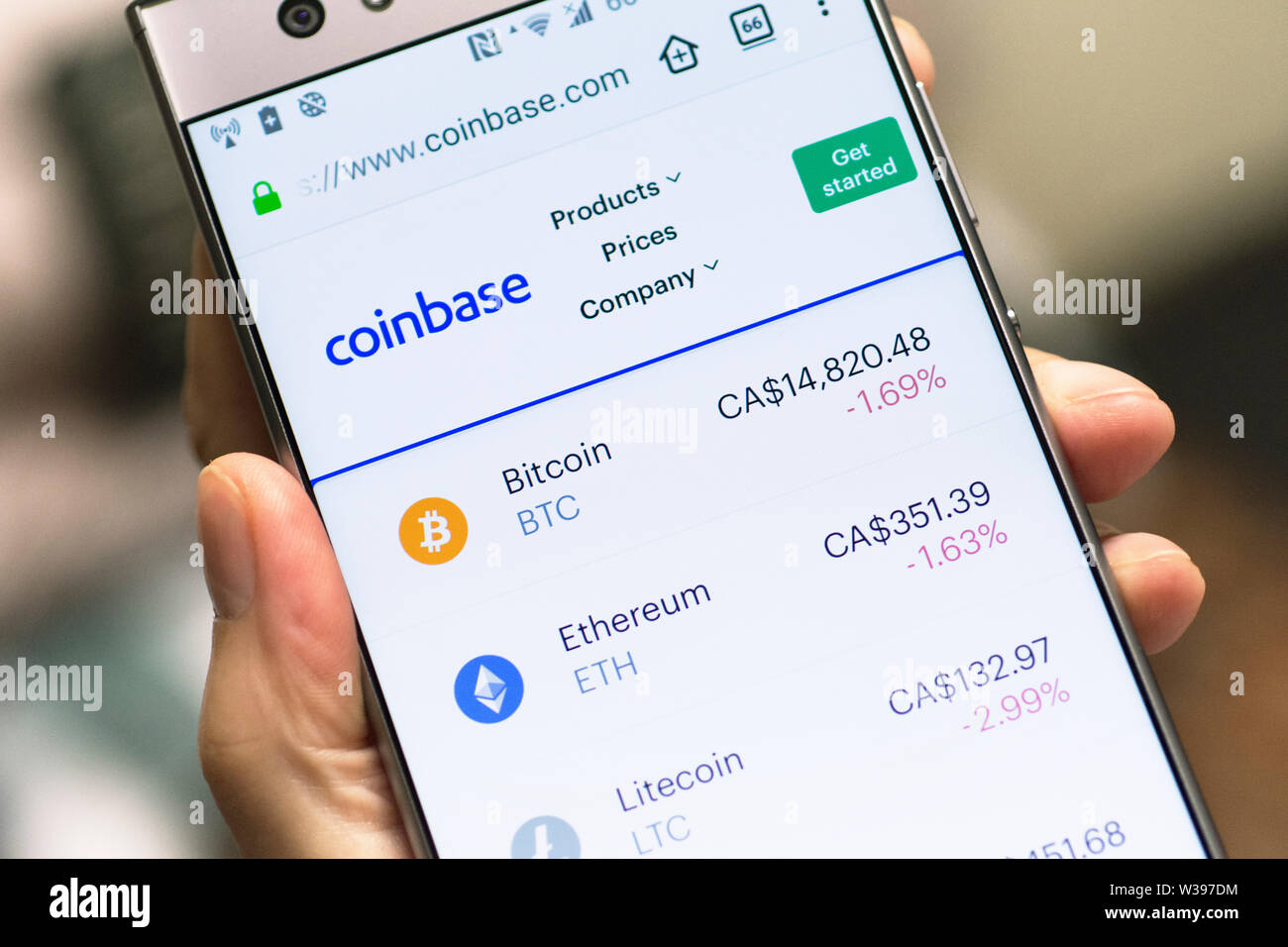 Site Web , Coinbase, Bitcoin Litecoin Cryptocurrency Ethereum, sur l'écran du smartphone Android Mobile Phone Banque D'Images