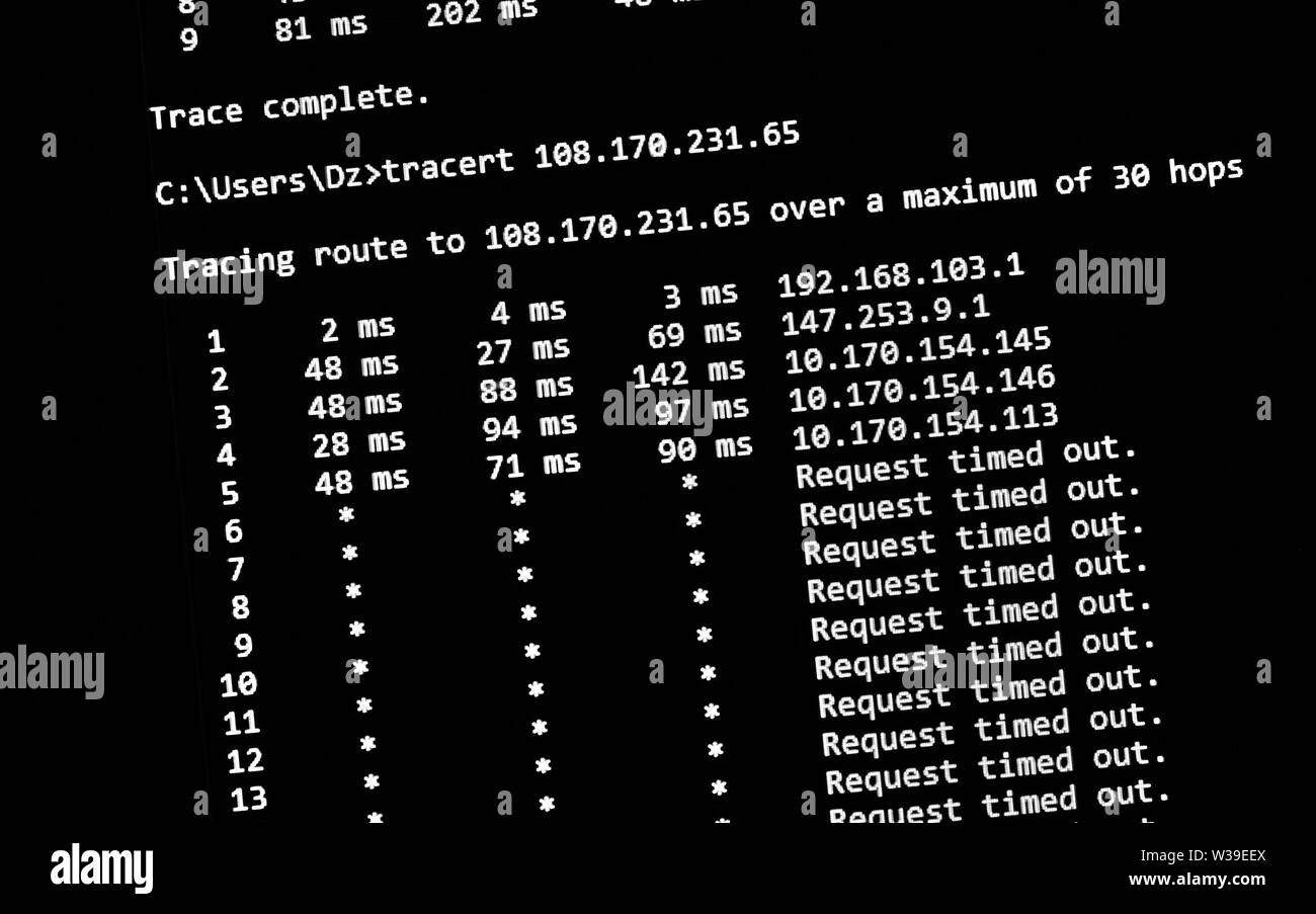Commande de test réseau traceroute sur un écran, Close up Banque D'Images