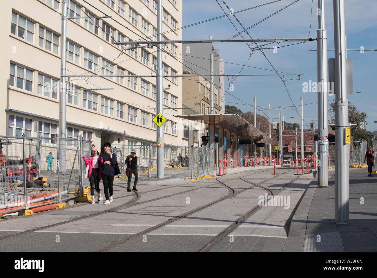 Sydney, Australie Mai 2019 : construction ferroviaire léger est presque terminée pour la section à l'extérieur de l'hôpital de soins dentaires sur Elizabeth St près de la Gare Centrale Banque D'Images