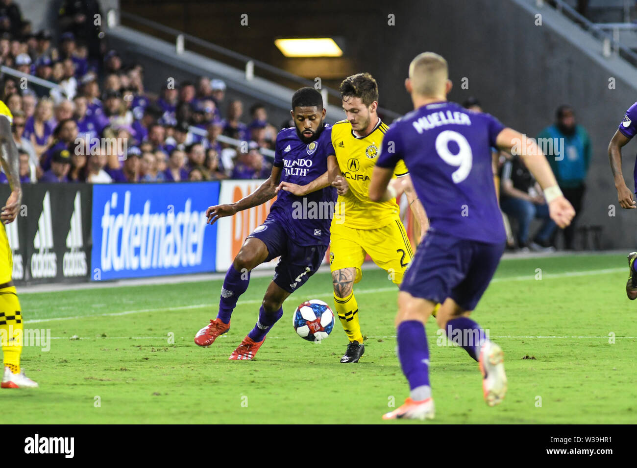 Orlando, USA. Le 13 juillet, 2019. La Ville d'Orlando Ruan et Columbus Crew SC's Luis Argudo lutte pour gagner la balle à Exploria stadium à Orlando, Floride, le samedi 13 juillet 2019. Crédit photo : Marty Jean-Louis Marty Crédit : Jean-Louis/Alamy Live News Banque D'Images