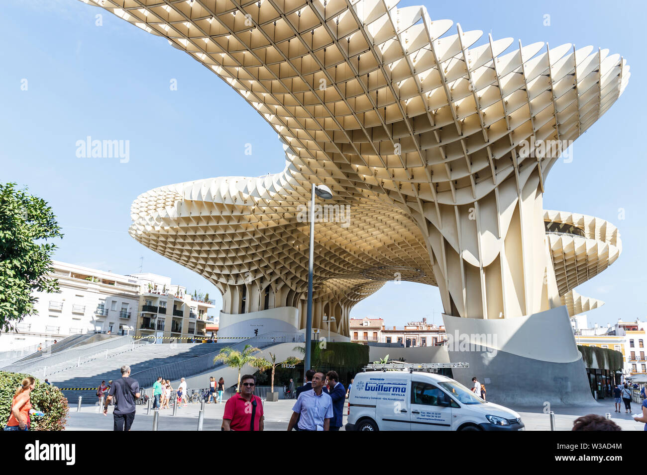 Séville, Espagne - 3 septembre 2015 : Le Metropol Parasol structure de l'architecture moderne dans la Plaza de la Encarnacion Banque D'Images