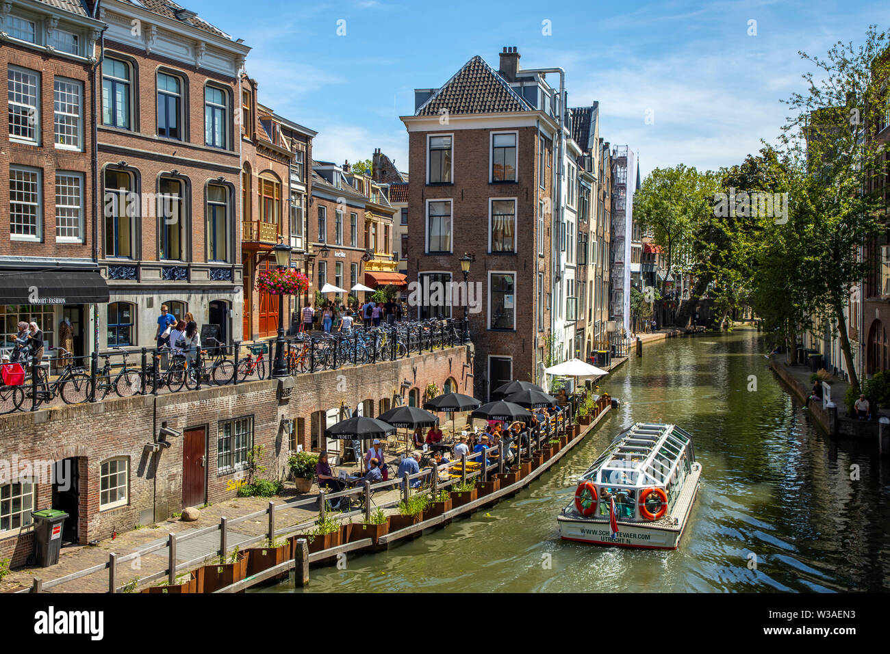 Utrecht, Pays-Bas, Vieille Ville, Oudegracht, canal, restaurants, pubs,  cafés, boutiques le long du canal Photo Stock - Alamy