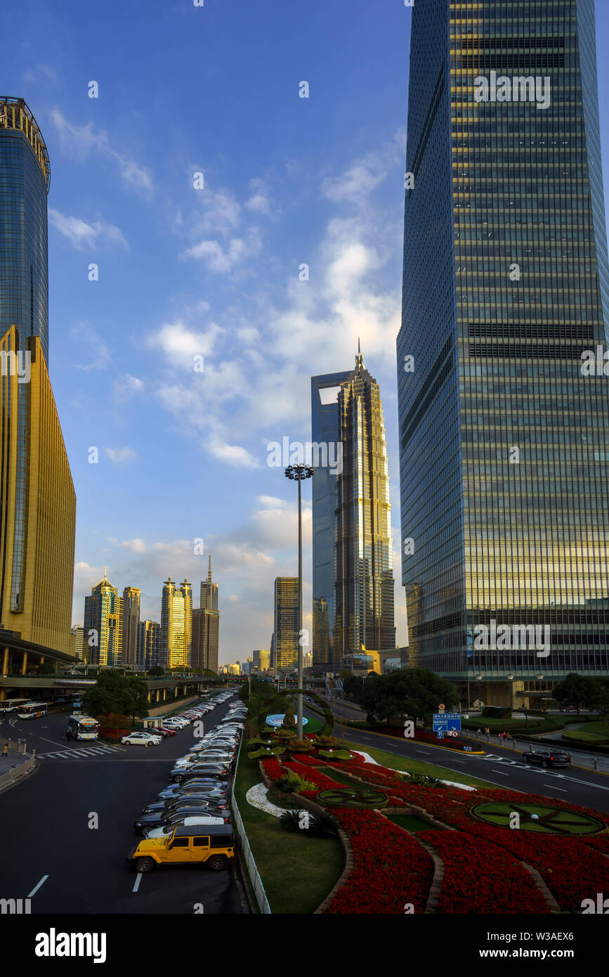 Oriental Pearl TV Tower gratte-ciel Cityscape Shanghai Chine Banque D'Images