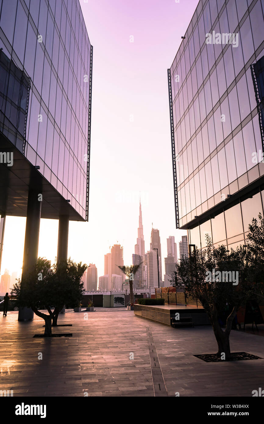 Design District de Dubaï, Émirats Arabes Unis - Mar.30, 2018 : dans le Rose du coucher de soleil Banque D'Images