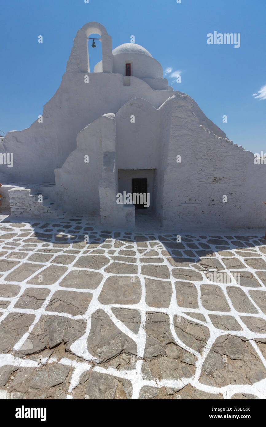 L'île de Mykonos, l'église de Panagia Paraportiani, une église orthodoxe grecque dans la chôra de Mykonos, la mer Égée, Grèce. Banque D'Images