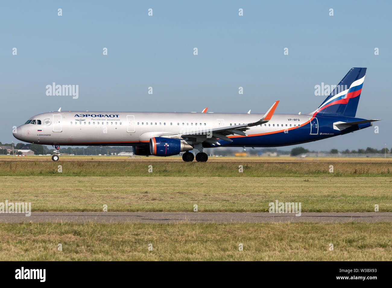 Aeroflot Russian Airlines Airbus A321-200 avec l'inscription VP-BFQ sur prendre décollage sur la piste 36L (Polderbaan) de l'aéroport de Schiphol. Banque D'Images