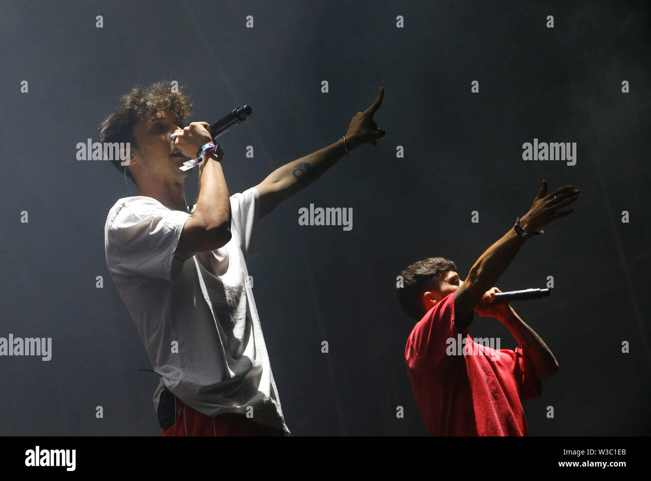 Ayax y Prok frères chanteurs de rap en concert lors de leur spectacle dans le festival 2019 Live Mallorca Banque D'Images