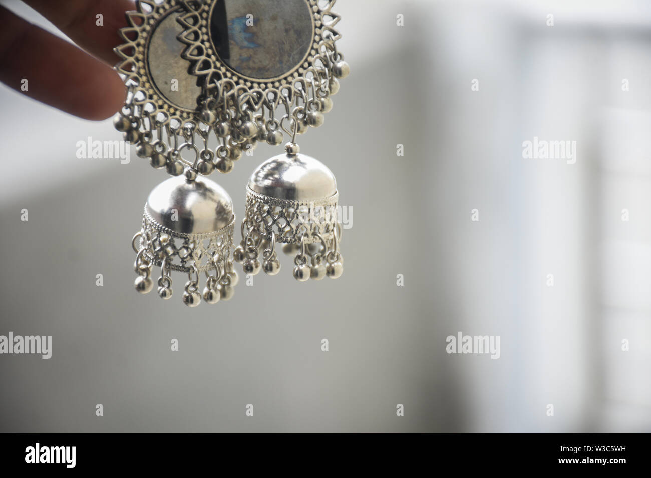 Bague d'oreille de mariage dans une boîte Banque D'Images