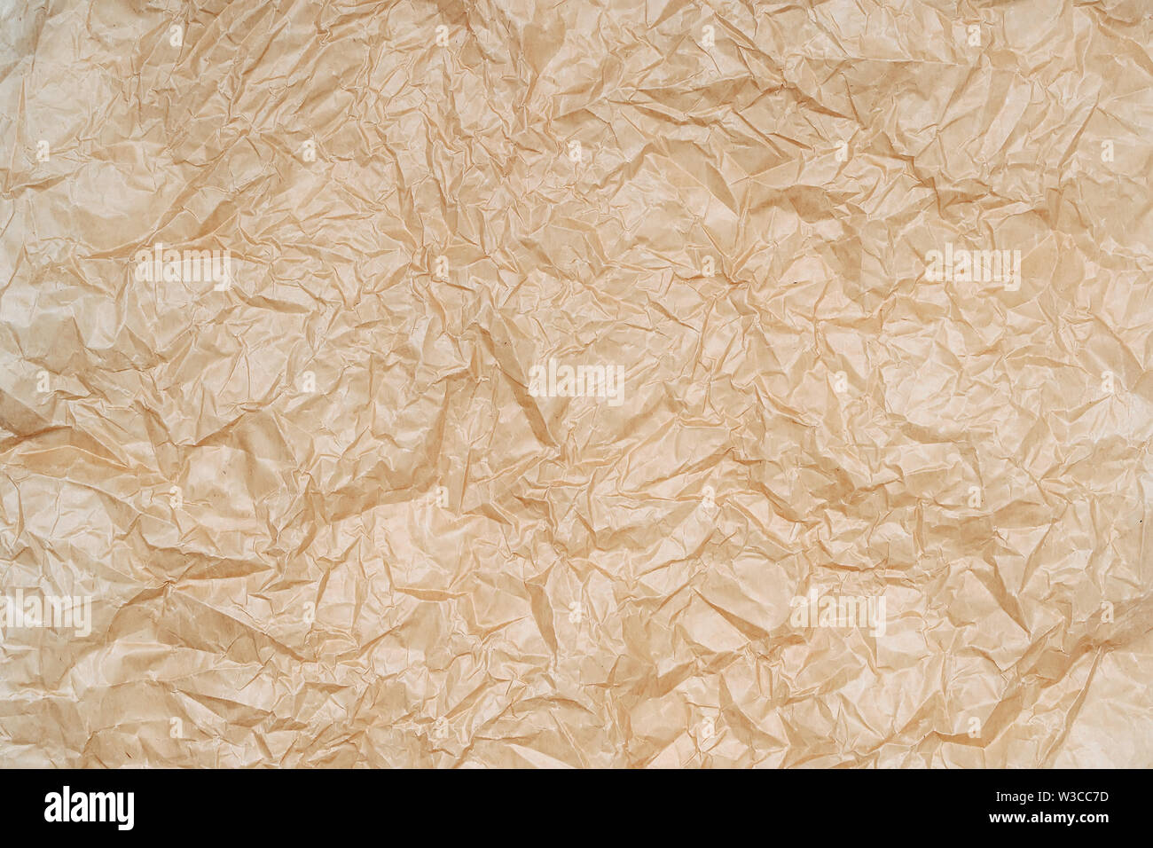 La texture de papier parchemin froissé. Arrière-plan de support de papier brun froissé. La texture du papier froissé. Vue d'en haut. Banque D'Images