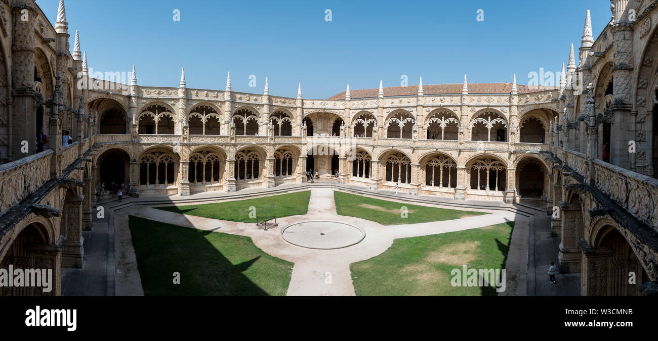 Une vue panoramique de la cour de la monastère Jerónimos à Lisbonne, Portugal Banque D'Images
