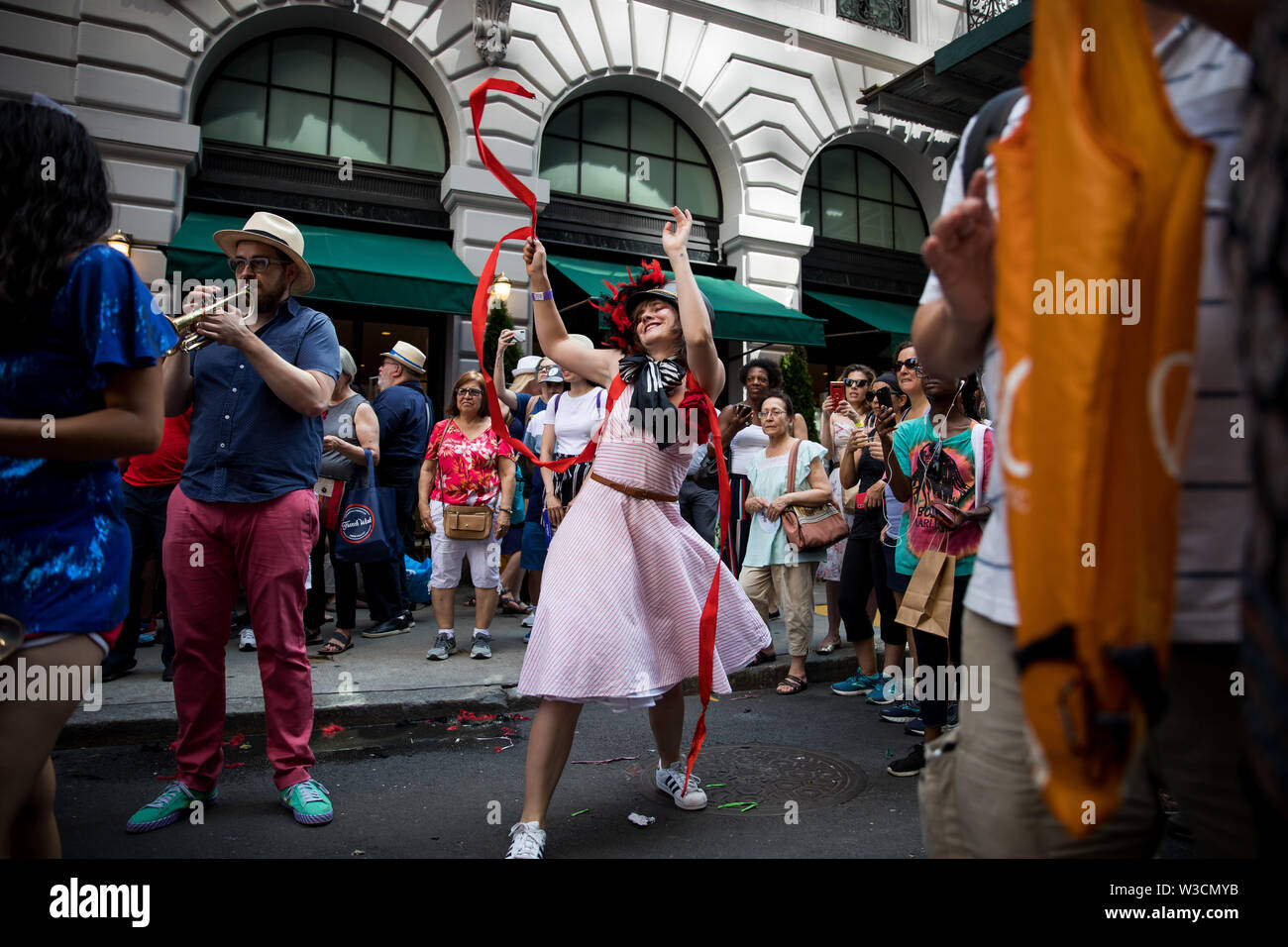 New York, USA. 14 juillet 2019. New York, le Français Fête Nationale. 14 juillet, 1789. Les membres de la faim au cours de la bande Mars effectuer Institut Français Alliance Française (FIAF) Bastille Day Celebration à New York, aux États-Unis, le 14 juillet 2019. Bastille Day, également connu sous le nom de la fête nationale française, commémore le début de la Révolution française et la prise de la Bastille à Paris le 14 juillet 1789. Crédit : Michael Nagle/Xinhua/Alamy Live News Banque D'Images