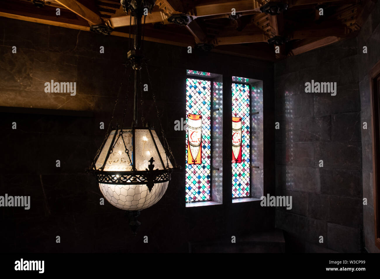 L'intérieur du Palais Güell un manoir moderniste qui est un exemple des débuts de l'histoire de l'architecture de Gaudí. Banque D'Images