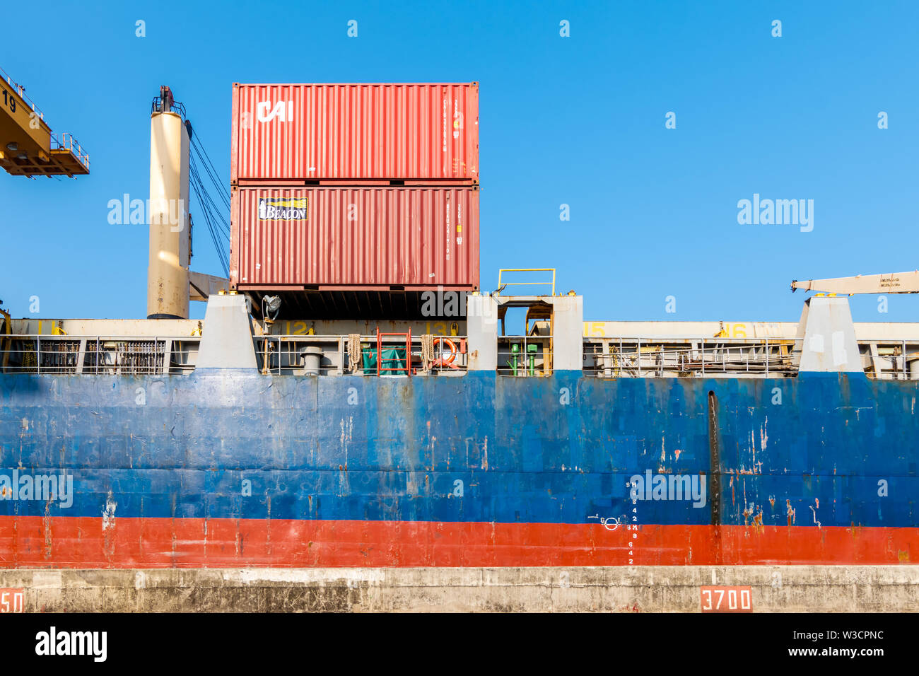 BANGKOK, THAÏLANDE - 19 mai 2019 : transport de fret en conteneurs navire Khlong Toei Port Authority of Thailand (PAT)port. Tradewar , Logis Banque D'Images