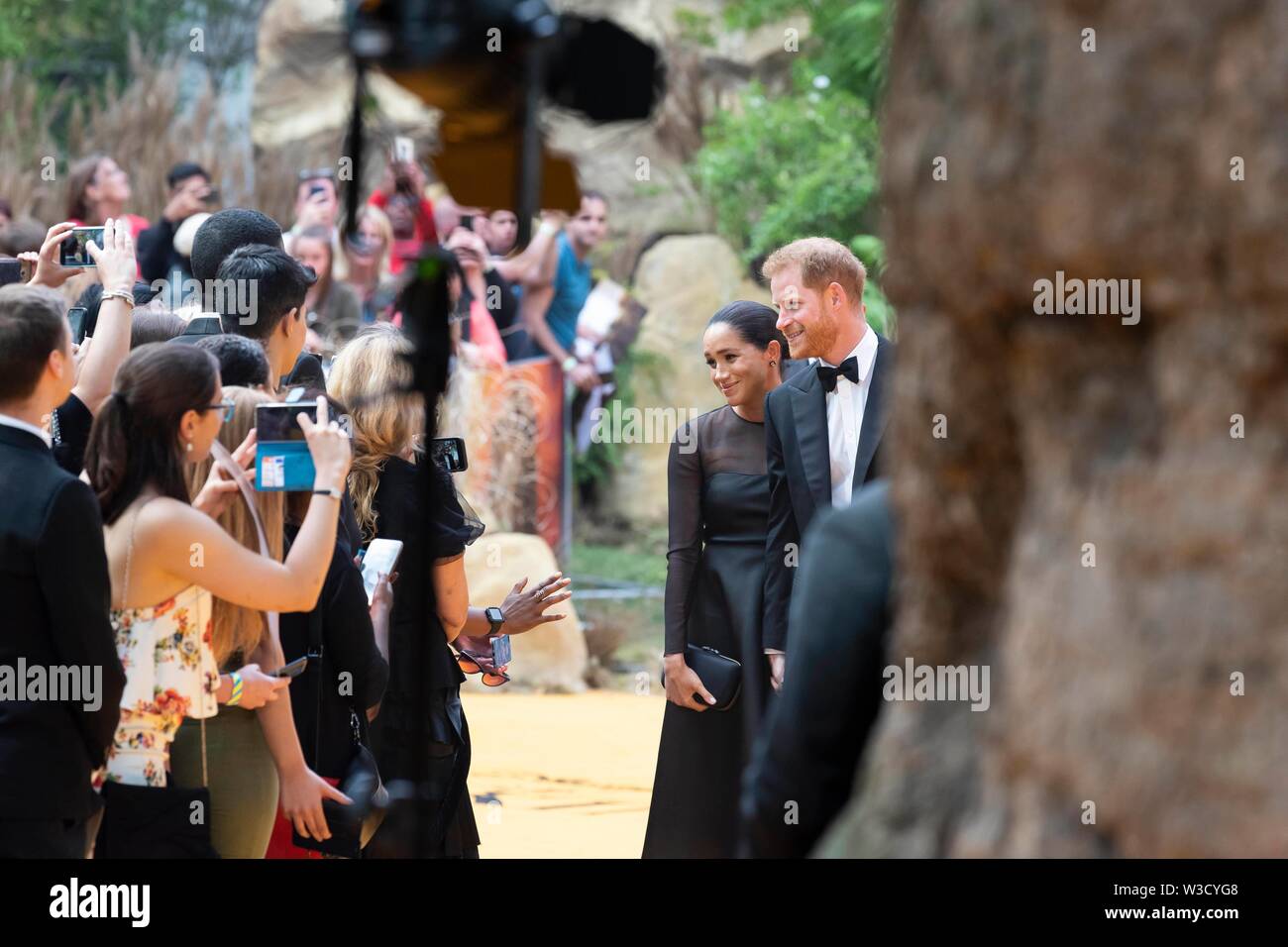 Le prince Harry, duc de Sussex et Meghan Markle, duchesse de Sussex assister à la ROI LION première Européenne à Leicester Square. Londres, Royaume-Uni. 14/07/2019 | Le monde d'utilisation Banque D'Images