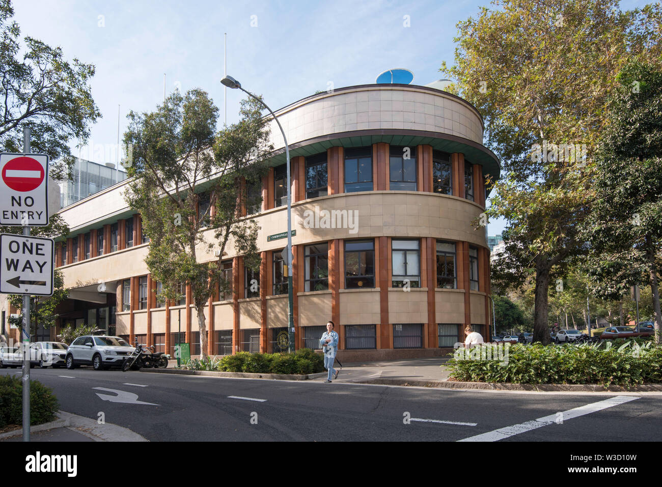 L'ancien bâti 1940 Paramount Pictures Studios bâtiment est un bon exemple de l'architecture fonctionnaliste Inter-War avec une façade rue courbe en gras. Banque D'Images