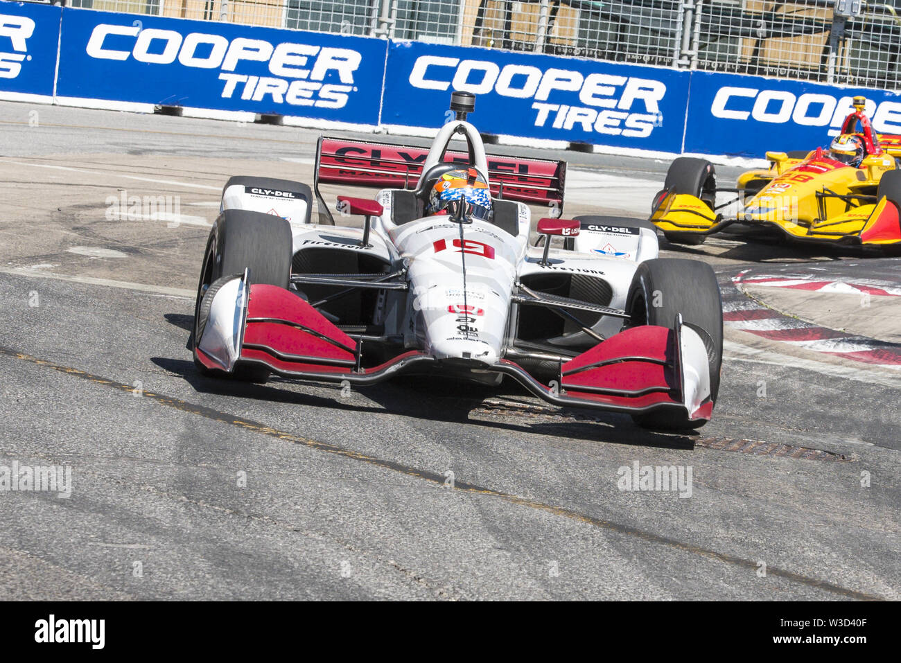 Toronto, Ontario, Canada. 14 juillet, 2019. Le pilote de la série Indycar VERIZON SANTINO FERRUCCI (19) la race dans la série Indycar VERIZON Honda Indy Toronto de course qui s'est tenue à Toronto, Canada Crédit : Angel Marchini/ZUMA/Alamy Fil Live News Banque D'Images