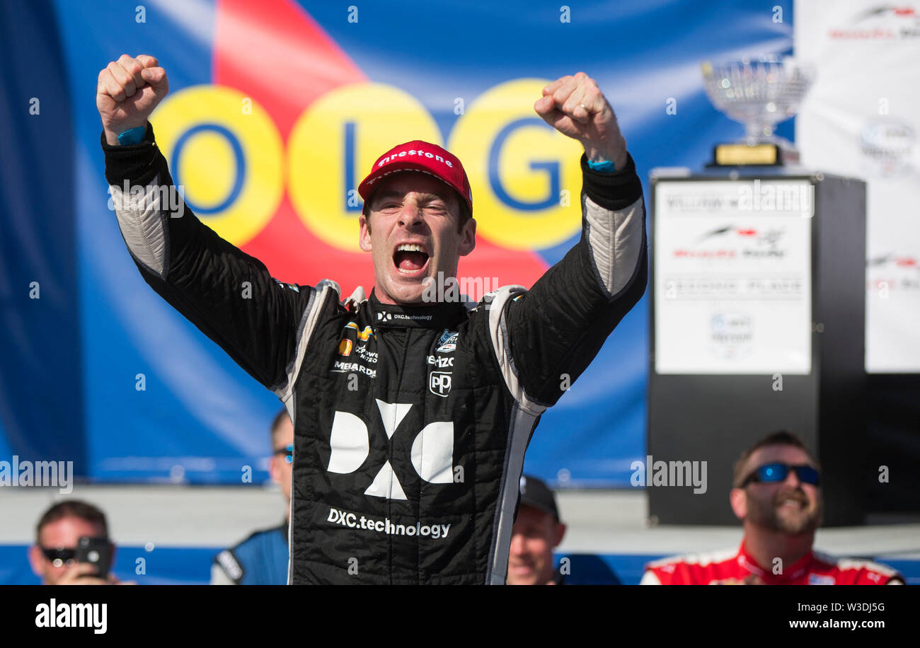 (190715) -- TORONTO, le 15 juillet 2019 (Xinhua) -- l'équipe Penske Simon Pagenaud pilote de France célèbre la victoire au cours de la cérémonie de la 2019 Honda Indy Toronto de la NTT IndyCar Series à Exhibition Place à Toronto, Canada, le 14 juillet 2019. Le pilote de l'équipe Penske Simon Pagenaud de France a soutenu le titre avec un temps de 1:30:16,4388. (Xinhua/Zou Zheng) Banque D'Images