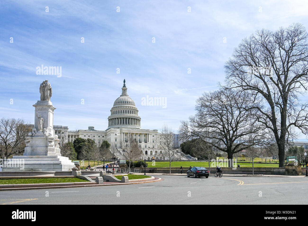 United States Capitol et la colline du Capitole vue du National Mall. Le Capitole est le siège du Congrès américain. Banque D'Images