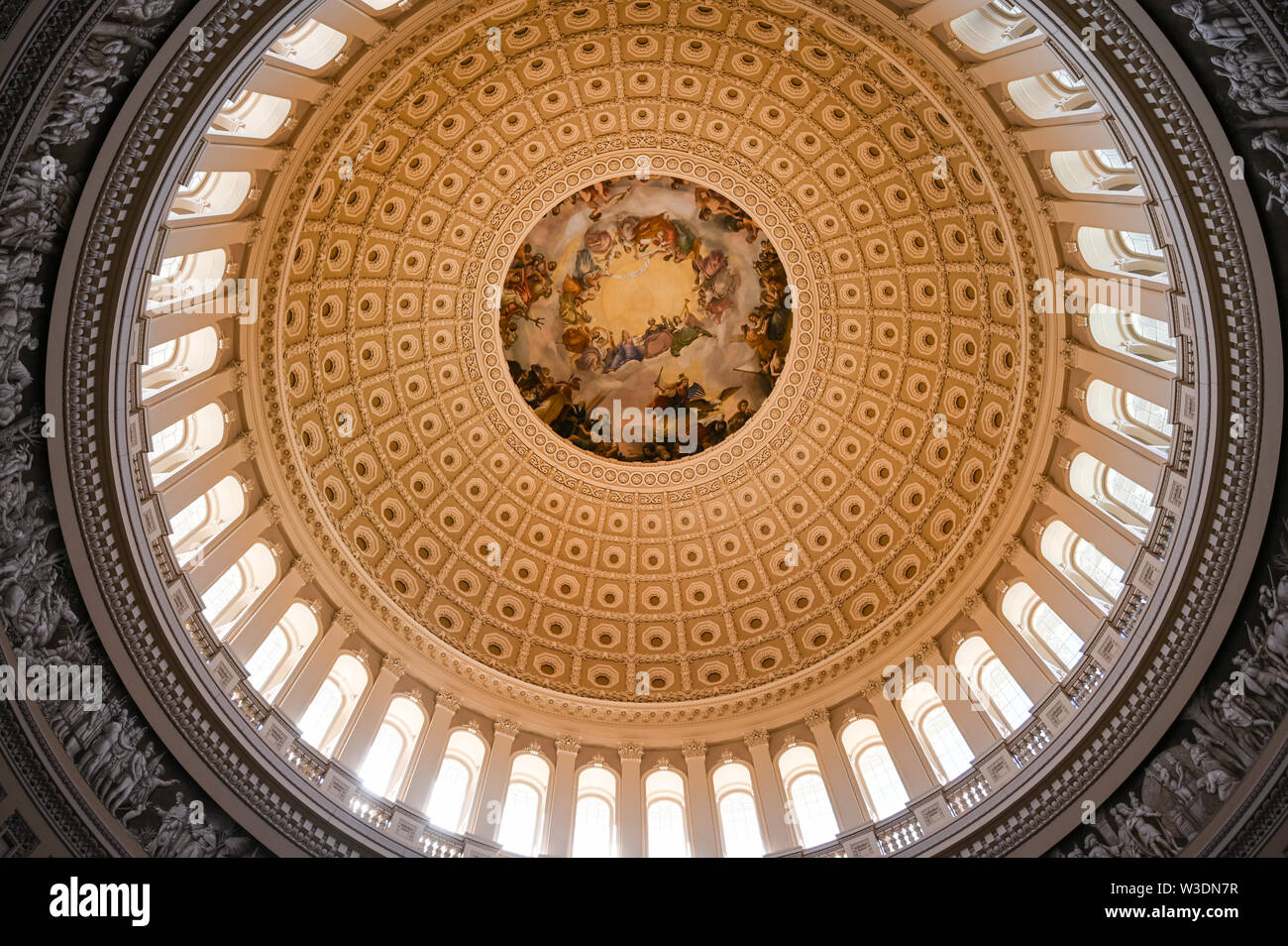 Intérieur du dôme à United States Capitol. Le dôme du Capitole a été achevé en 1866. Banque D'Images