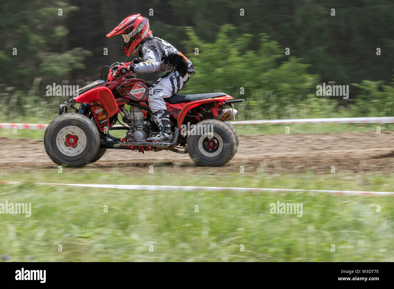 BREZOVA NAD SVITAVOU, RÉPUBLIQUE TCHÈQUE - 15 juin 2019 : Young boy riding quad en Championnat International de République tchèque en 2019 sont en Quad Banque D'Images