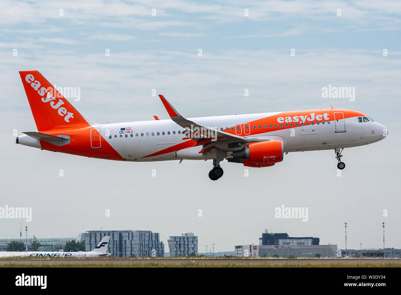 OE-IVJ, 11 juillet 2019, l'Airbus A320-214-5688 atterrissage sur les pistes d'aéroport Paris Roissy Charles de Gaulle à la fin de vol easyJet U23956 à partir de Banque D'Images