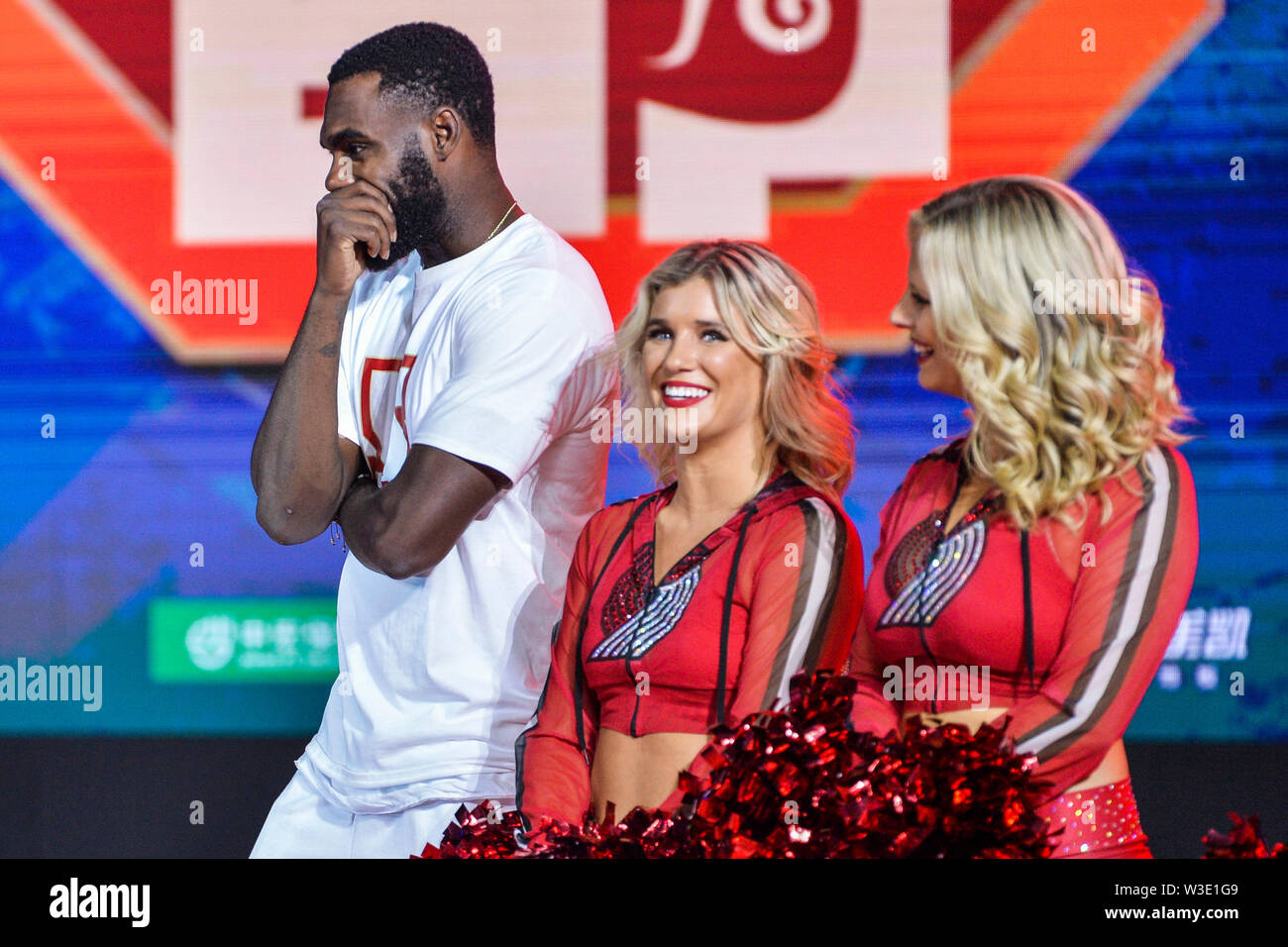 Star de la NBA Tim Hardaway Jr, plus hauts, des Dallas Mavericks assiste à la NBA 5v5 2019 dans la ville de Chengdu, dans le sud-ouest de la province chinoise du Sichuan, le 14 juillet 2019. Banque D'Images