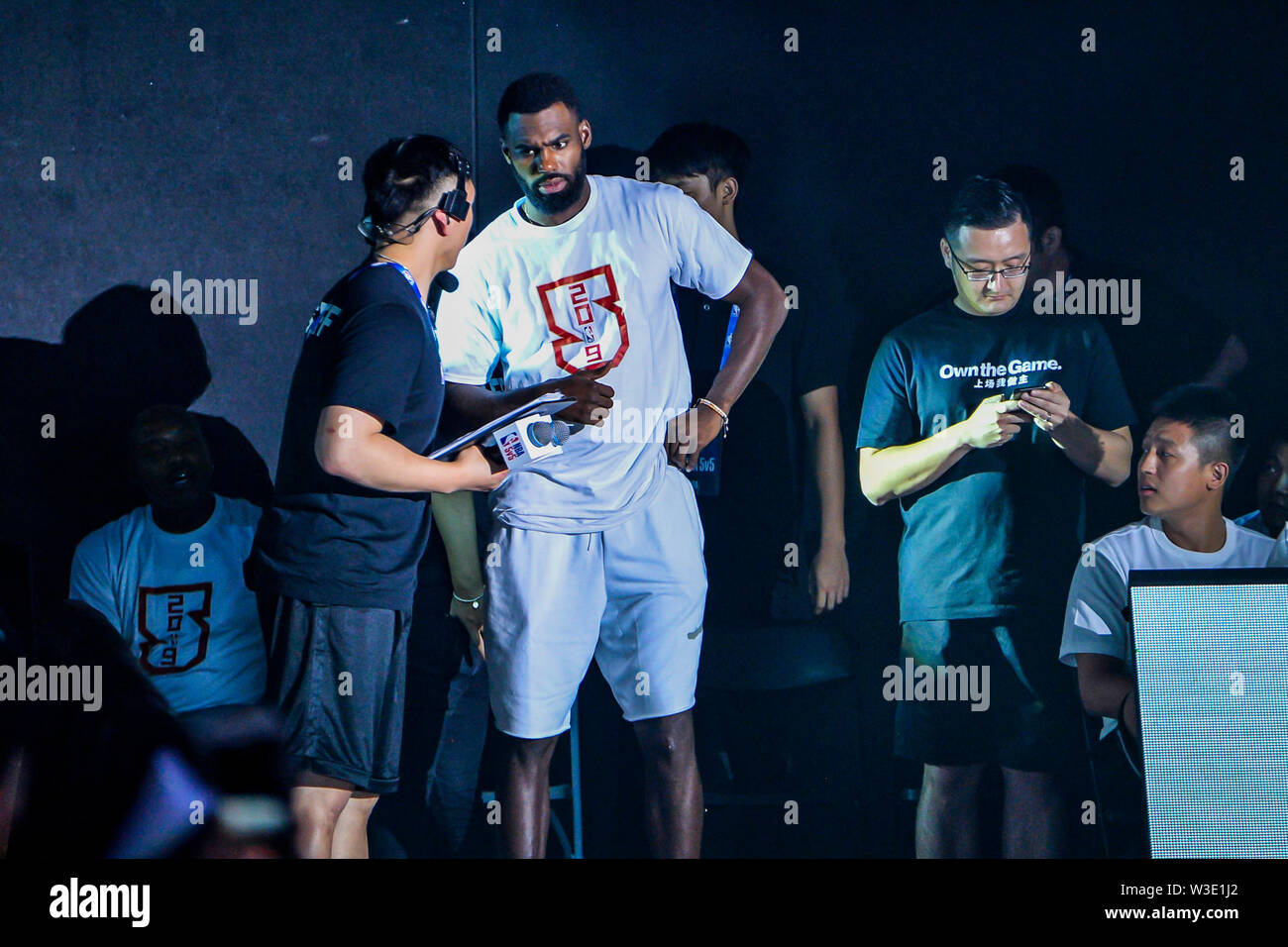 Star de la NBA Tim Hardaway Jr, plus hauts, des Dallas Mavericks assiste à la NBA 5v5 2019 dans la ville de Chengdu, dans le sud-ouest de la province chinoise du Sichuan, le 14 juillet 2019. Banque D'Images