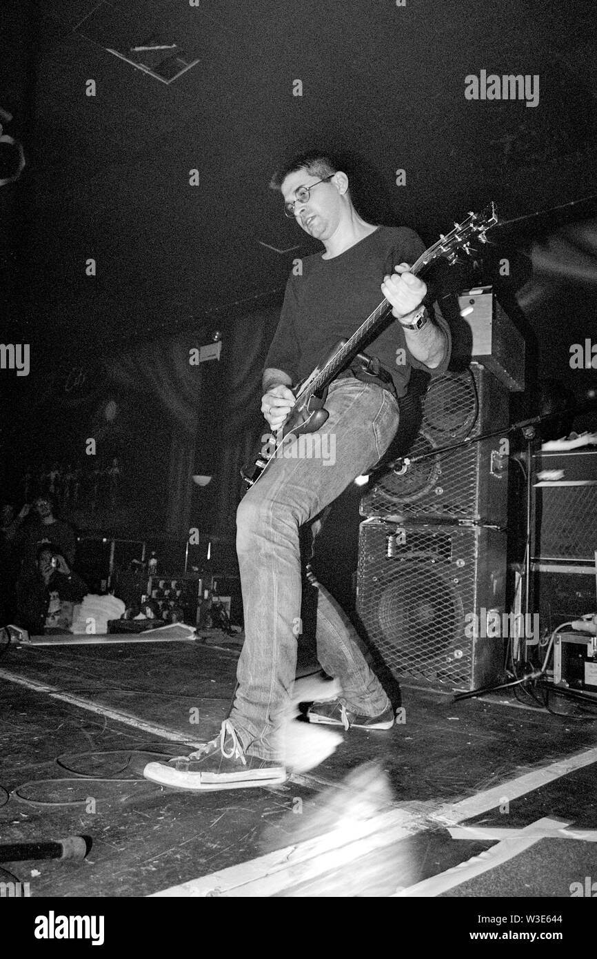 Shellac à jouer à toutes les parties de demain organisée par Mogwai/tortue/Shellac 28 mars 2004 à The River Haven Hotel, Camber Sands, au Royaume-Uni. Banque D'Images