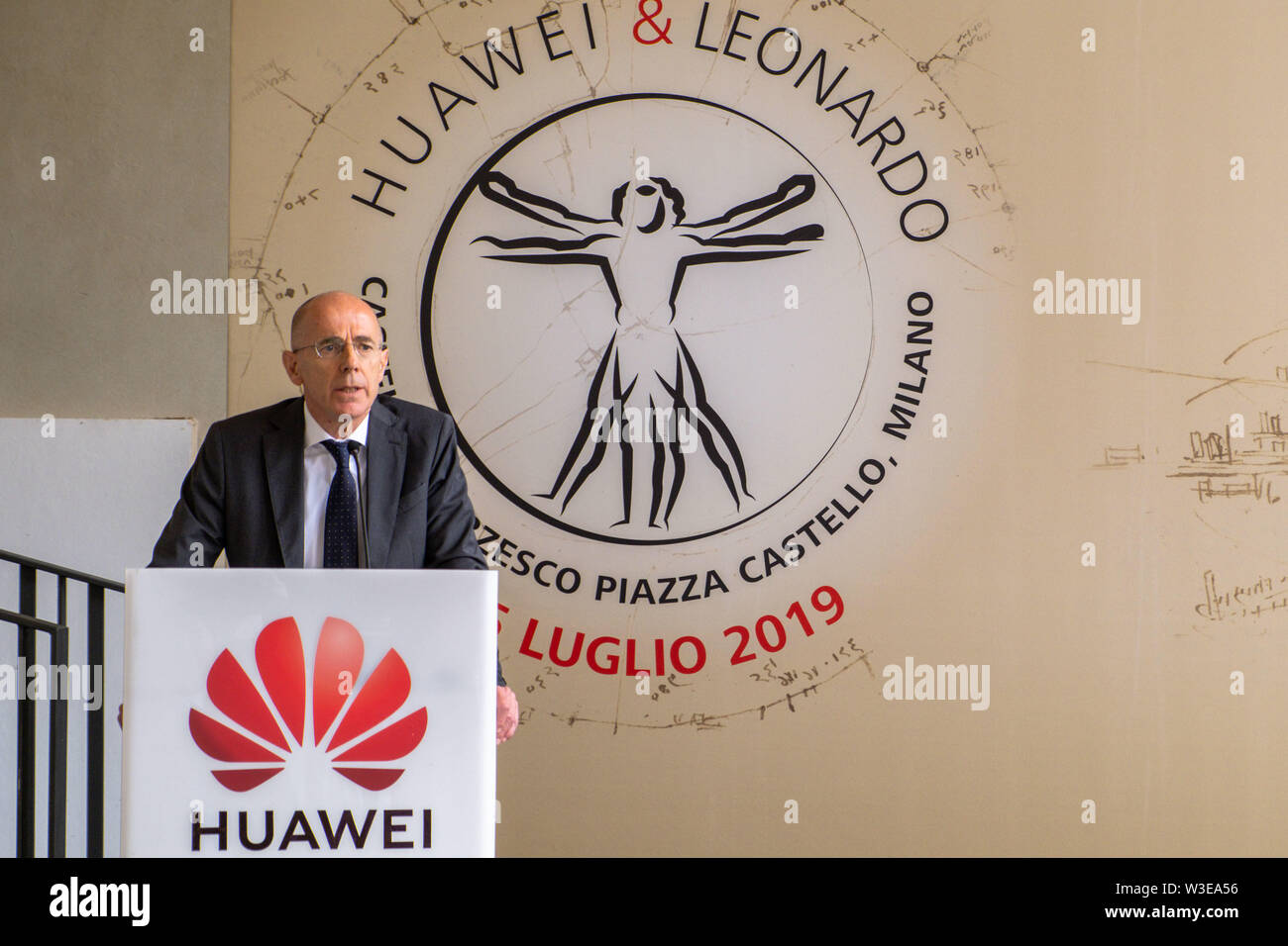 Réunion à l'exposition de Huawei parrainage Leonardo montre jamais vu avec  Thomas Miao PDG de Huawei en Italie, au Castello Sforzesco de Milan. Dans  la photo : Renato Lombardi (Francesco Bozzo/Fotogramma, Milan
