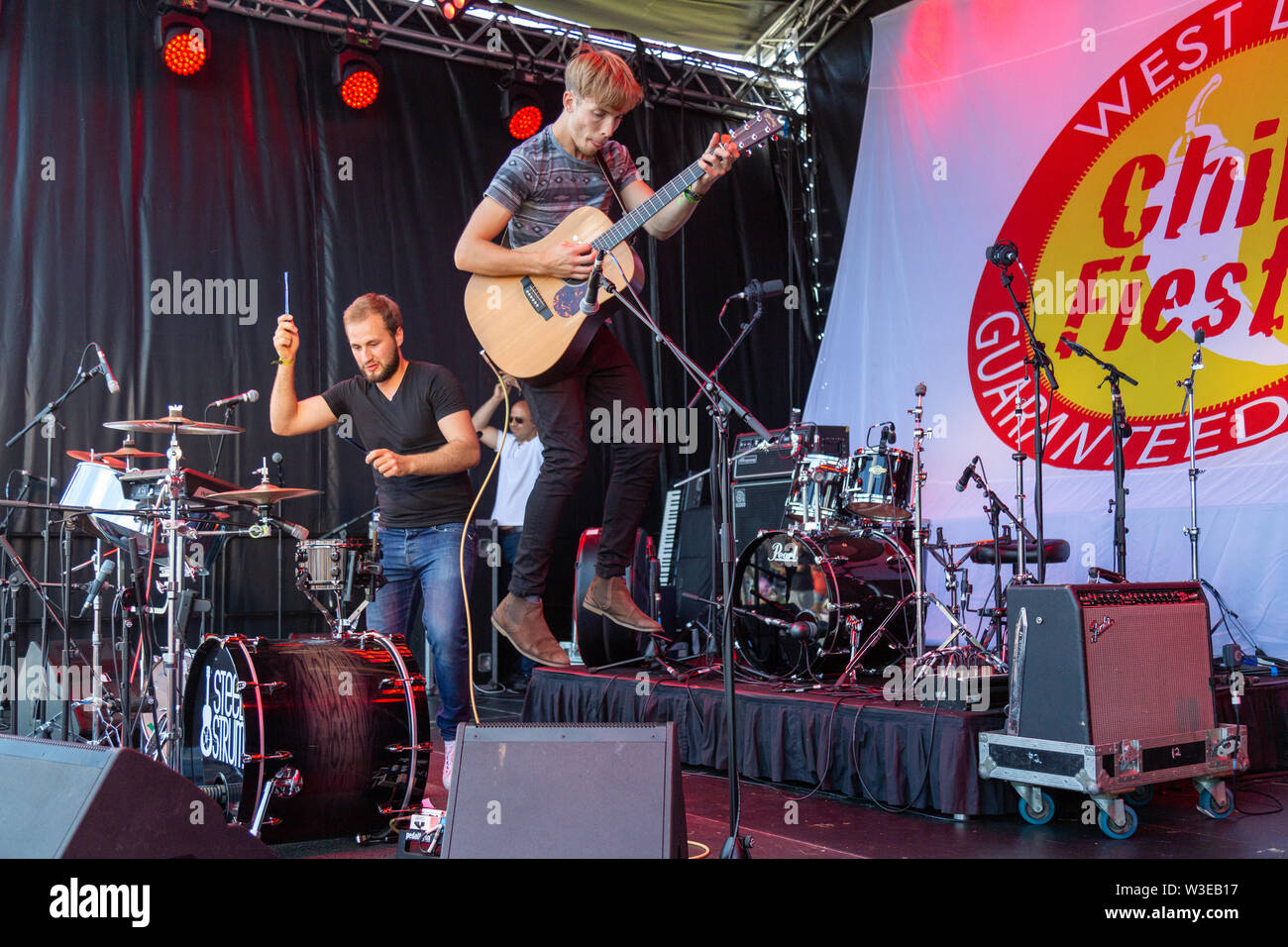 À l'ouest d'acier Strum Doyen Doyen de l'Ouest Chili Fiesta dans Gardens Banque D'Images