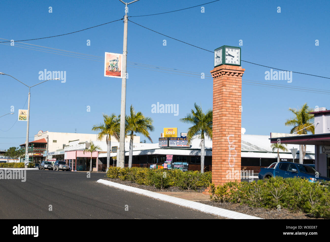 L'horloge de la ville se trouve dans le centre principale rue commerçante d'une petite ville agricole, Clermont en Central Queensland, Australie. Clermont est une petite Banque D'Images