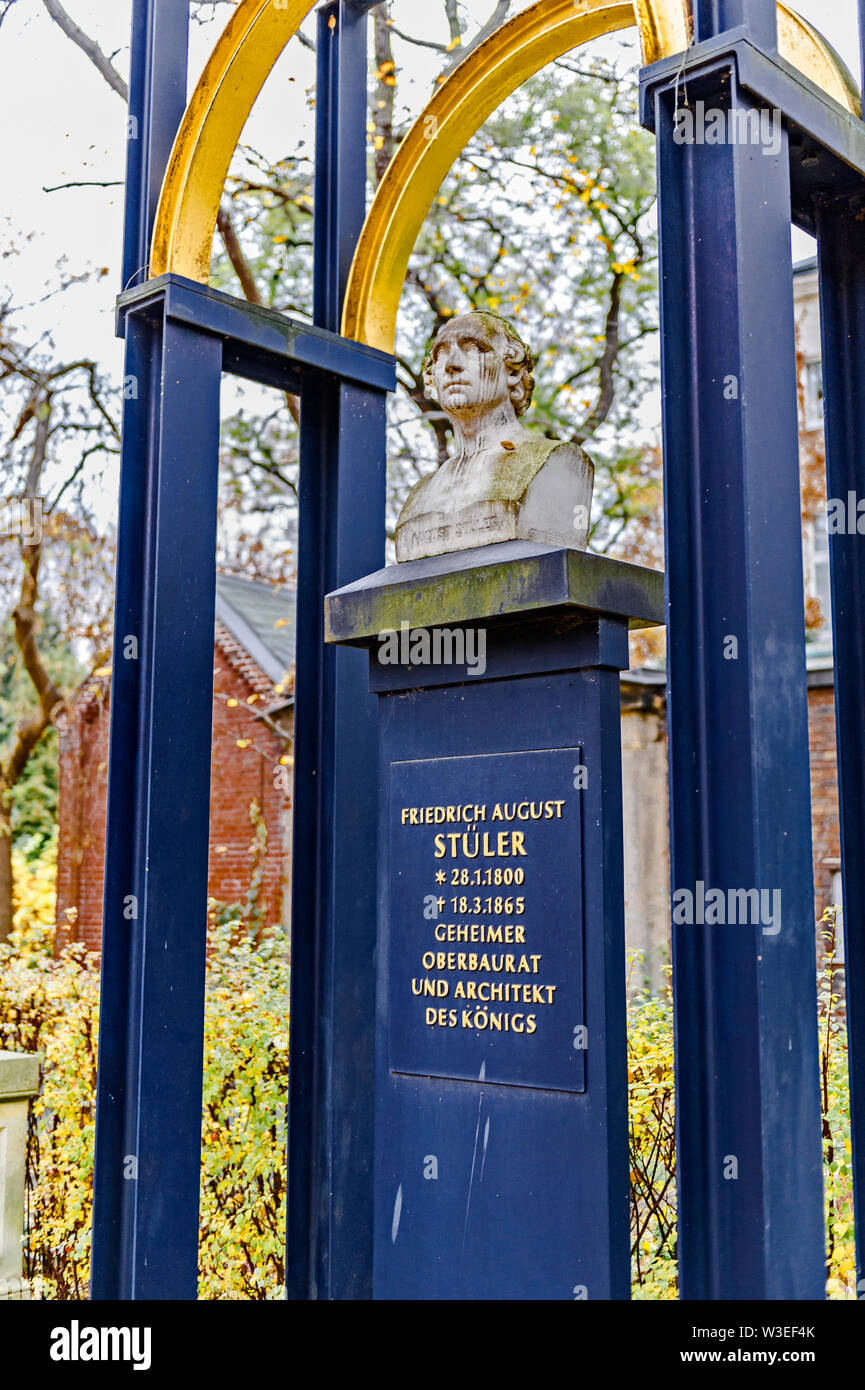 Auf dem Grab Dorotheenstädtischen Friedhof Berlin ; grave à un cimetière à Berlin Banque D'Images