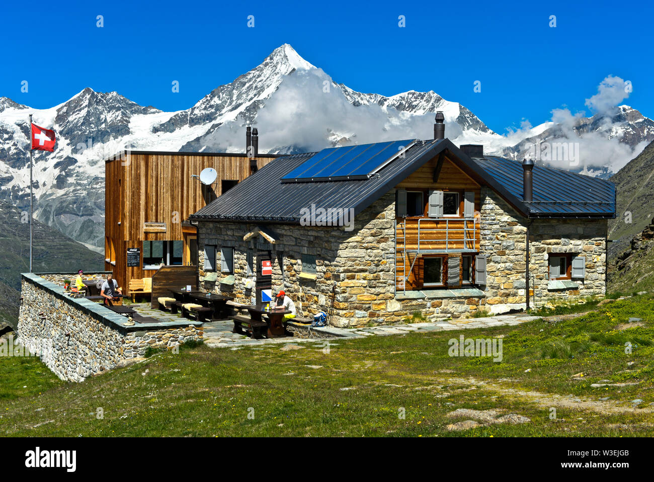 Le refuge de montagne Täschhütte en face de la pointe, Taeschalp Weisshorn, Valais, Suisse Banque D'Images