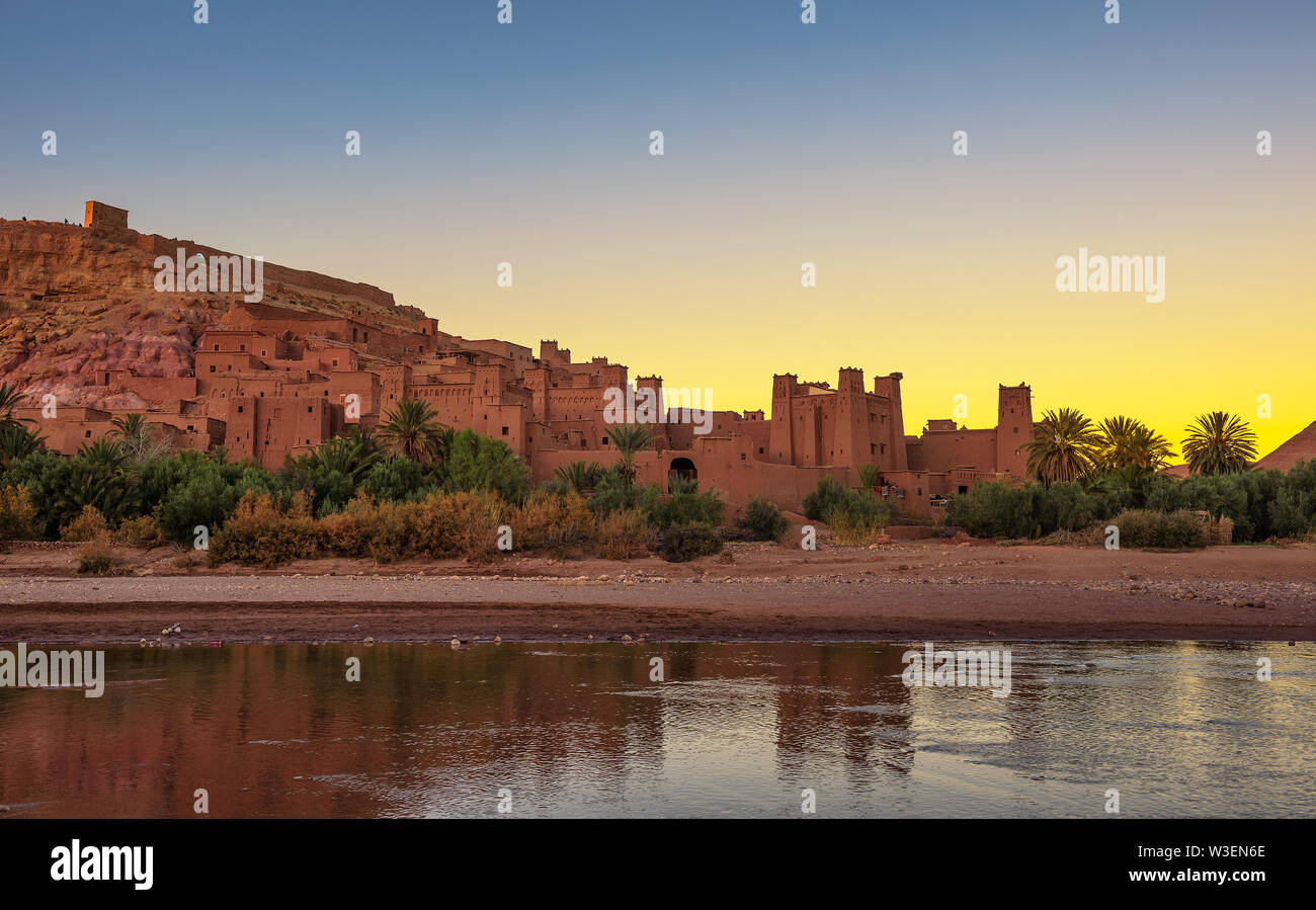 Coucher du soleil au-dessus de l'ancienne ville de Ait Benhaddou au Maroc Banque D'Images