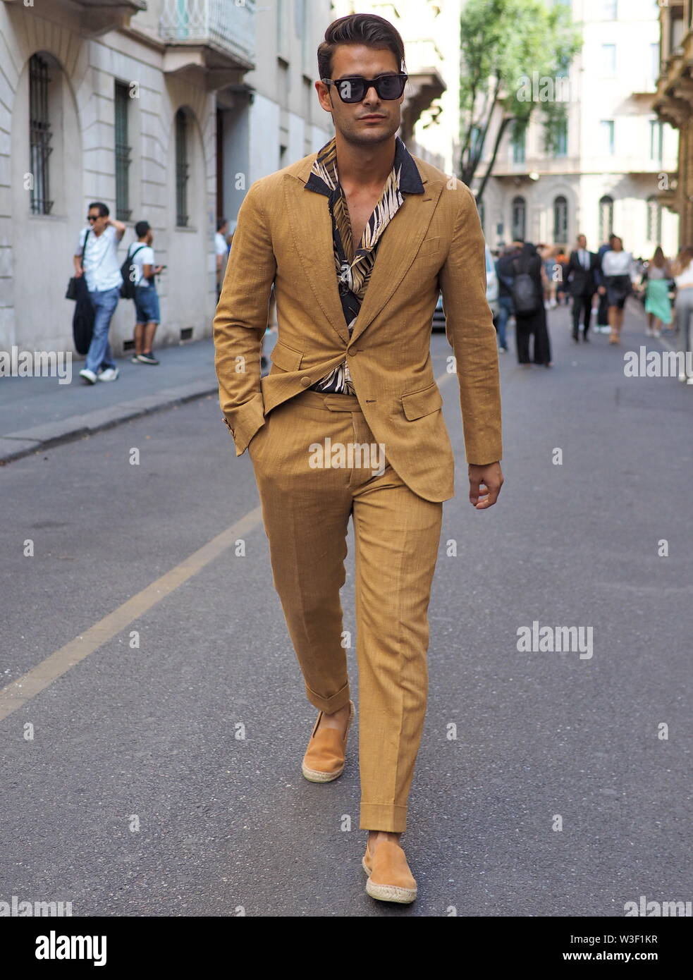Milan, Italie : 17 Juin 2019 : Frank Gallucci tenues après street style  fashion show Armani Milano fashion week homme 2019/2020 Photo Stock - Alamy