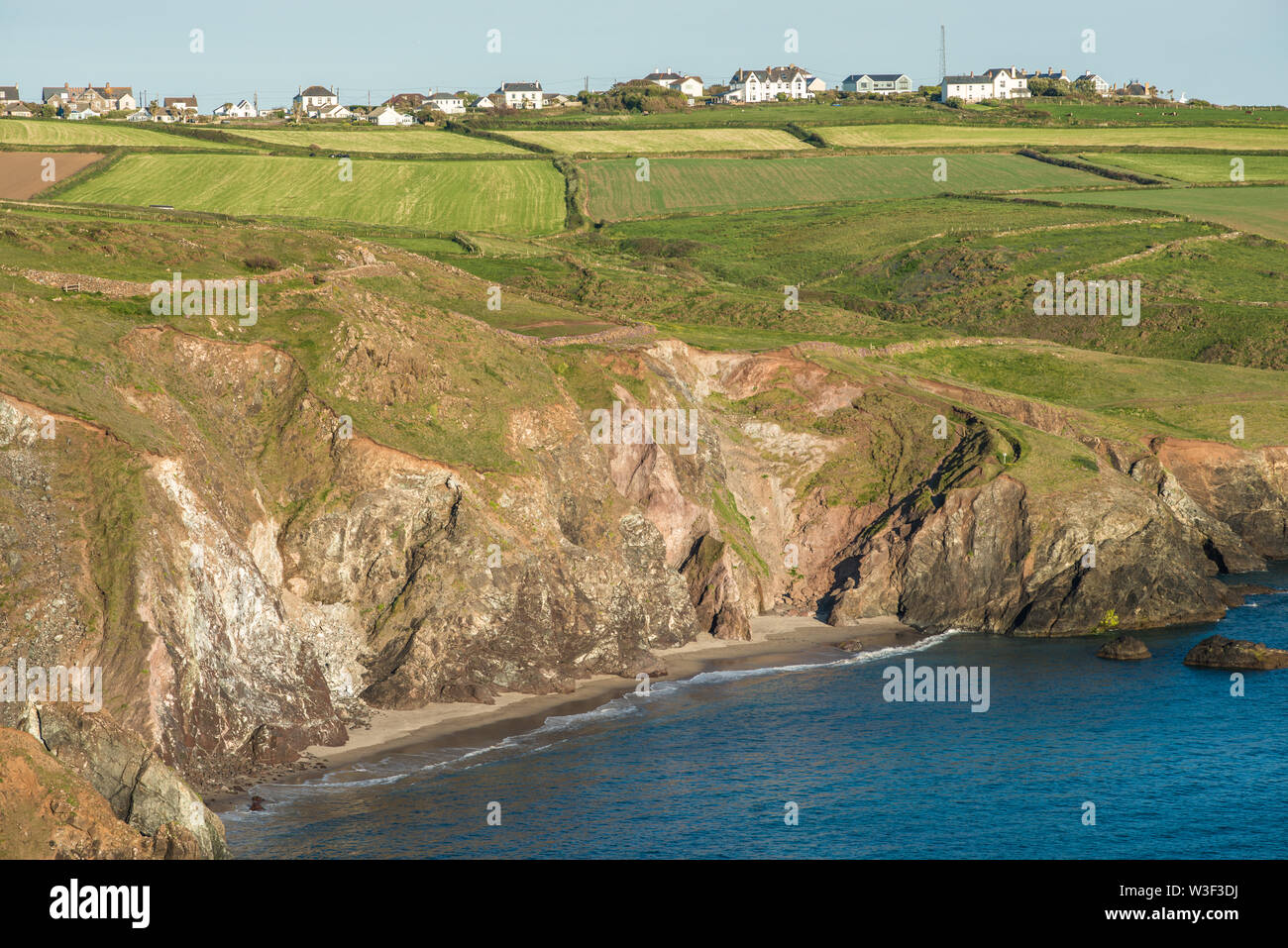 Paysage spectaculaire à Kynance Cove sur la péninsule de Lizard, Cornwall, Angleterre, Royaume-Uni, Europe Banque D'Images