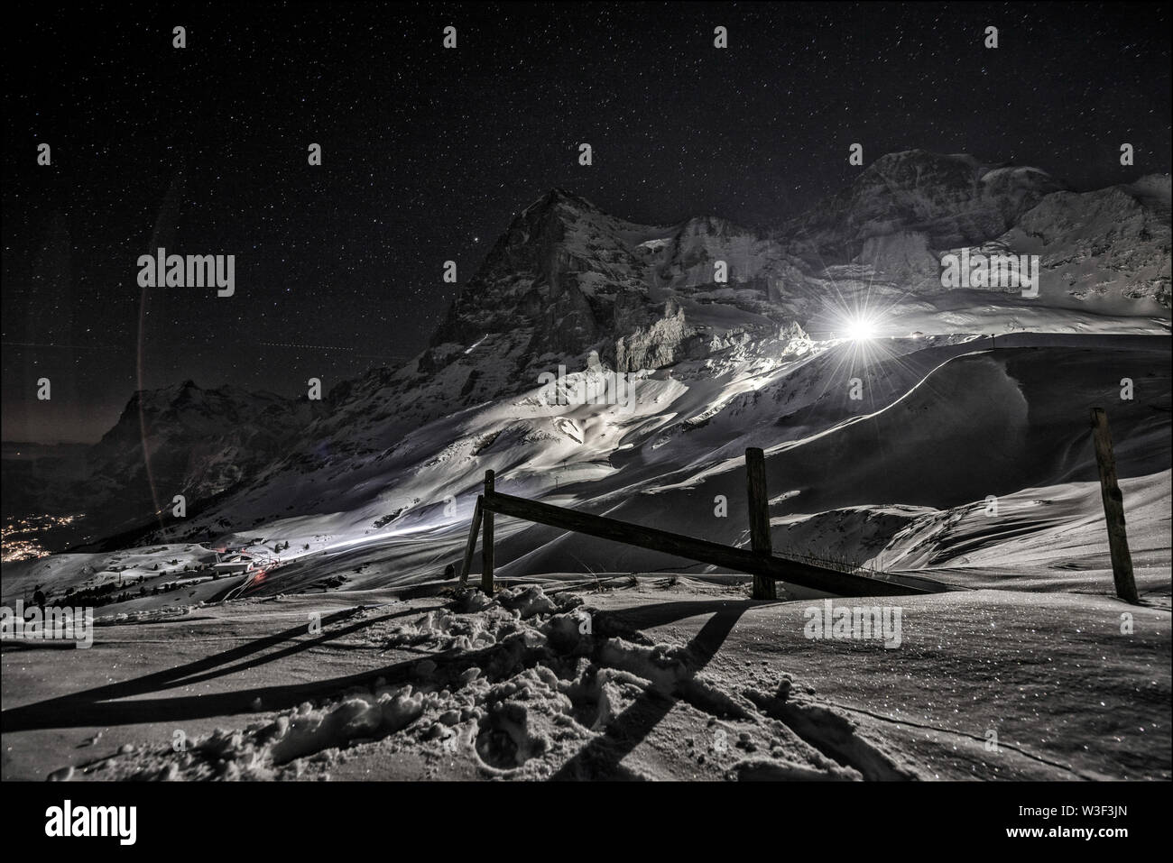 Projecteur LED d'une zone de construction d'un nouveau téléphérique Grindelwald-Eigergletscher (V-Bahn). Banque D'Images