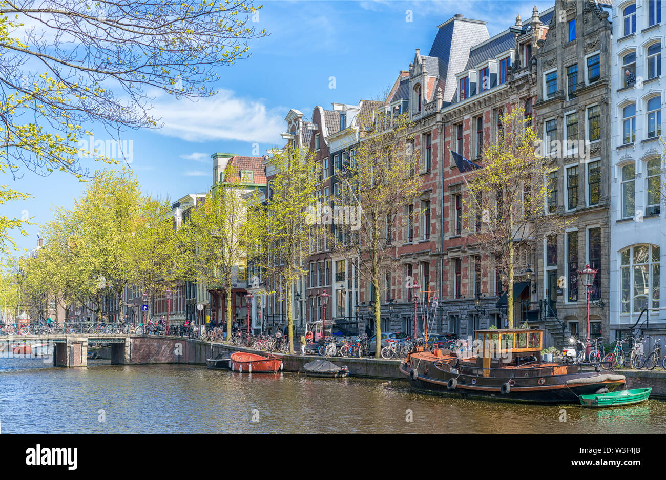 Le printemps à Amsterdam. Canals-grachts Banque D'Images