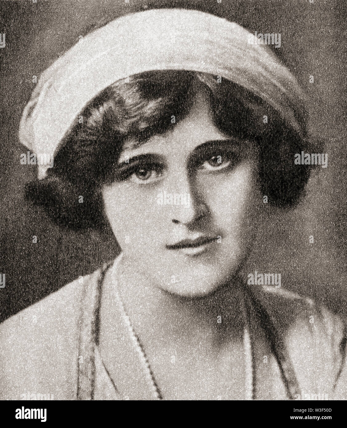 EDITORIAL Zena Dare, née Florence Hariette Zena Dones, 1887 - 1975. La chanteuse et actrice anglaise. À partir de la cérémonie du siècle, publié en 1934. Banque D'Images