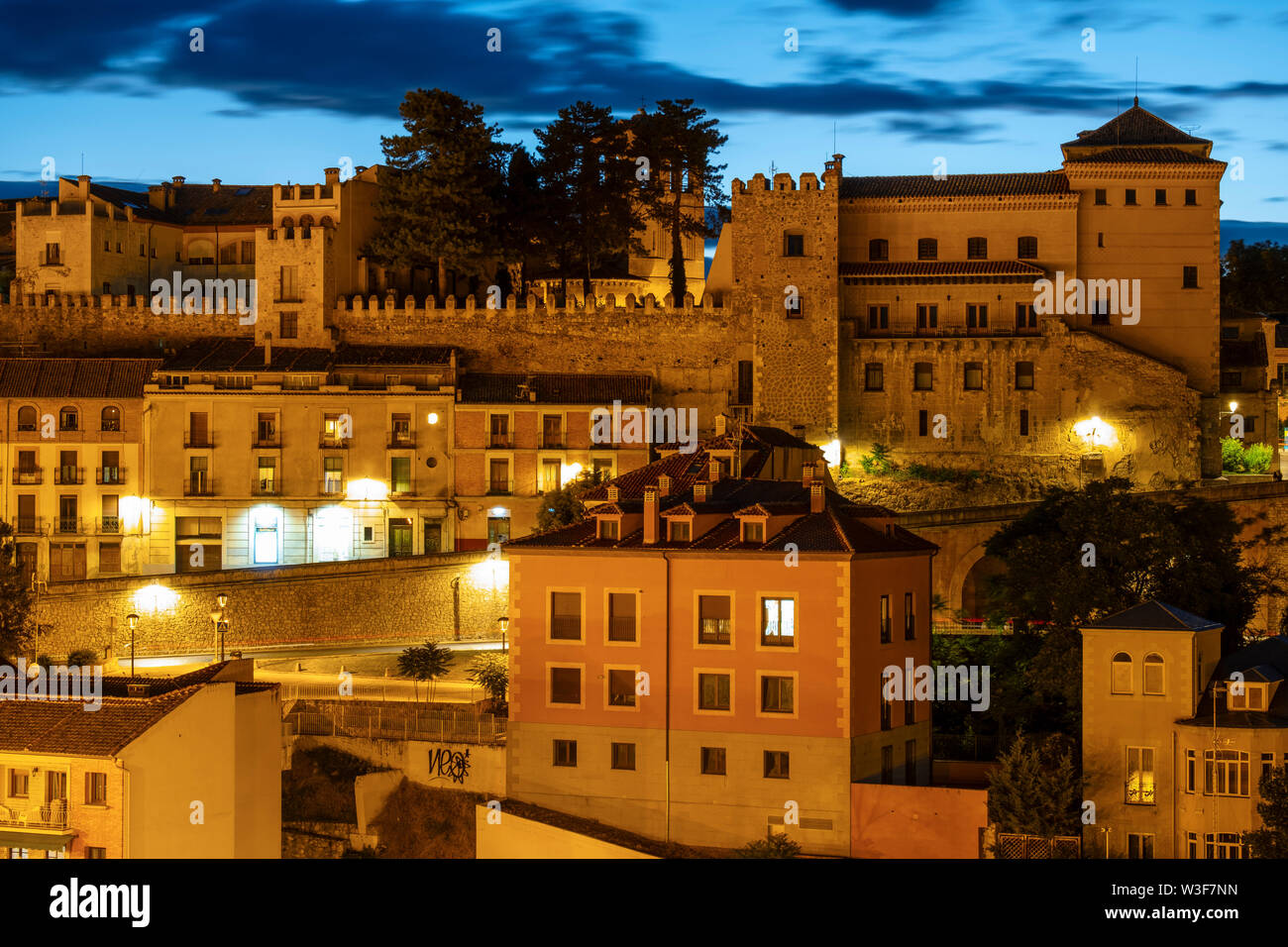 Vue nocturne de la ville de Ségovie. Castilla León, Espagne Europe Banque D'Images