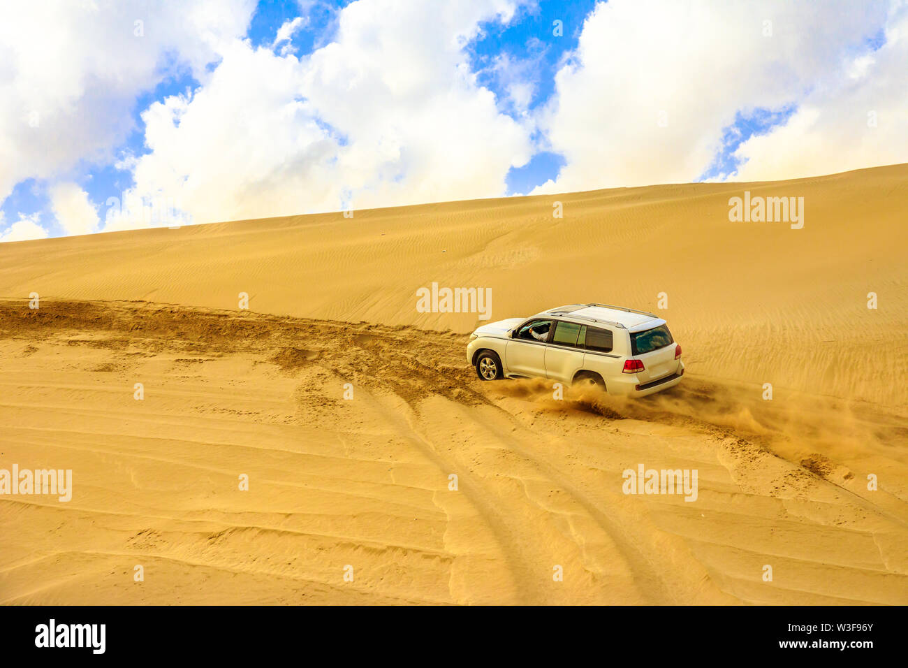 Khor al Udaid, Qatar - Février 19, 2019 : Offroad safari dans le désert, Dune Bashing à mer intérieure près de Qatar et l'Arabie saoudite, le golfe Persique, au Moyen-Orient Banque D'Images