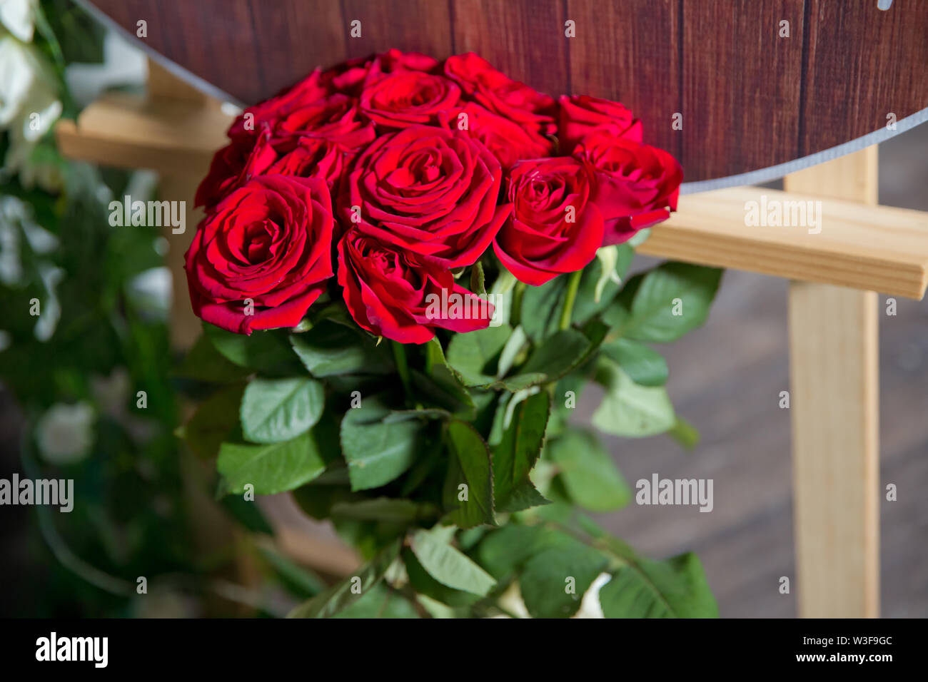 Fleurs rose rouge . Fleurs roses rouges avec valentine festival et beau bouquet flou contexte . 8 Marc . De très belles fleurs roses rouges . Soft Banque D'Images